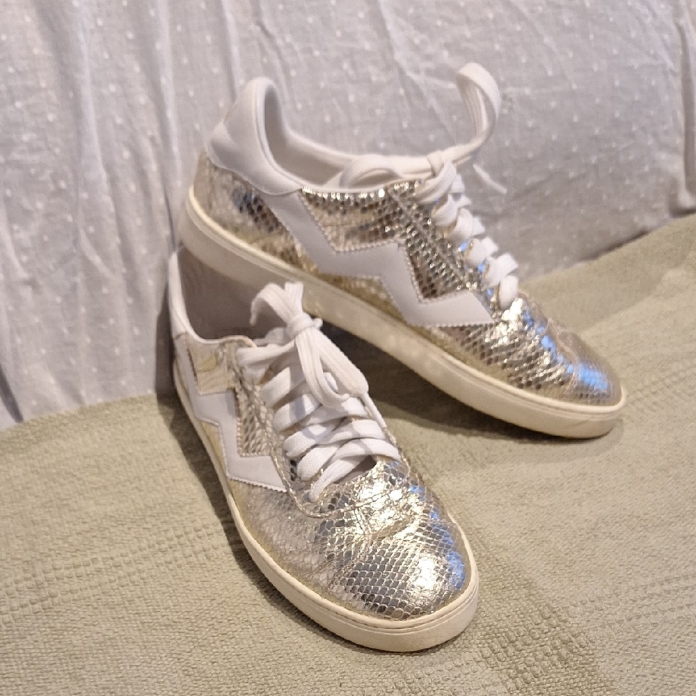 Stuart Weitzman The Daryl Gold Faux Snakeskin Tennis Shoe Size 9